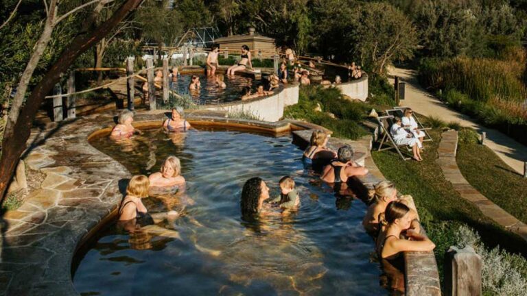 peninsula-hot-springs-bath-house-bathing